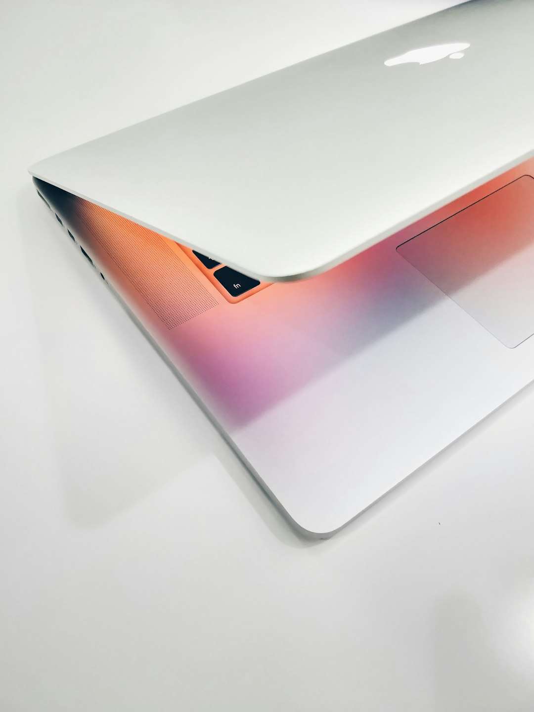 macbook plateada desarrollo servicio destacado de embudos